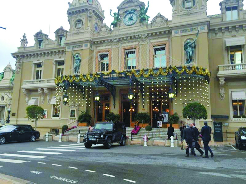 Знамените казино Монте- Карло виглядає як розкішний палац