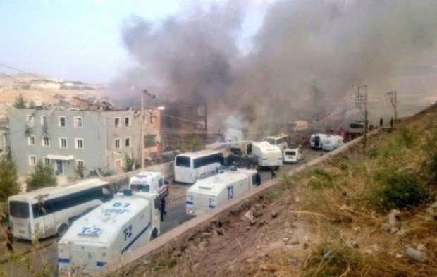 Кількість жертв вибуху біля поліцейського КПП у Туреччині зросла