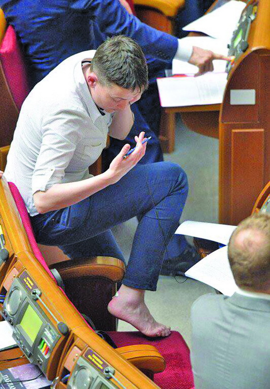 Після виходу з «Батьківщини» Савченко без партійних чобіт надовго не залишилася.