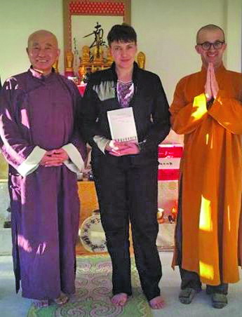 Савченко на екзотику потягнуло. Два місяці тому зустрічалася   з індійським гуру і буддистським монахом. А на травневі свята сама в Індію подалася.      