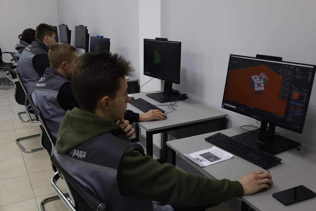 Студенти займаються під час лекцій 3D моделюванням