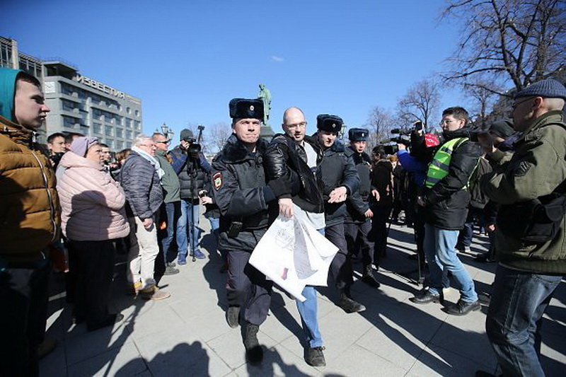 У Москві число затриманих на мітингах перевищило тисячу осіб
