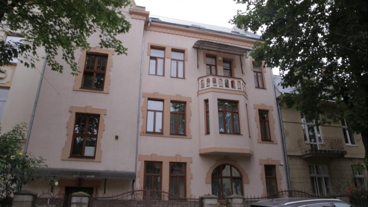 Апартаменти, які Максим Козицький вказав у своїй декларації, і які він нібито орендує... у своєї мами.