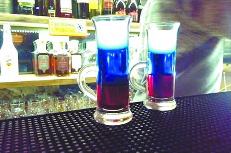 За версією «Правого сектору», через ці коктейлі кольору російського триколора начебто і виник конфлікт у «Хаті магната».