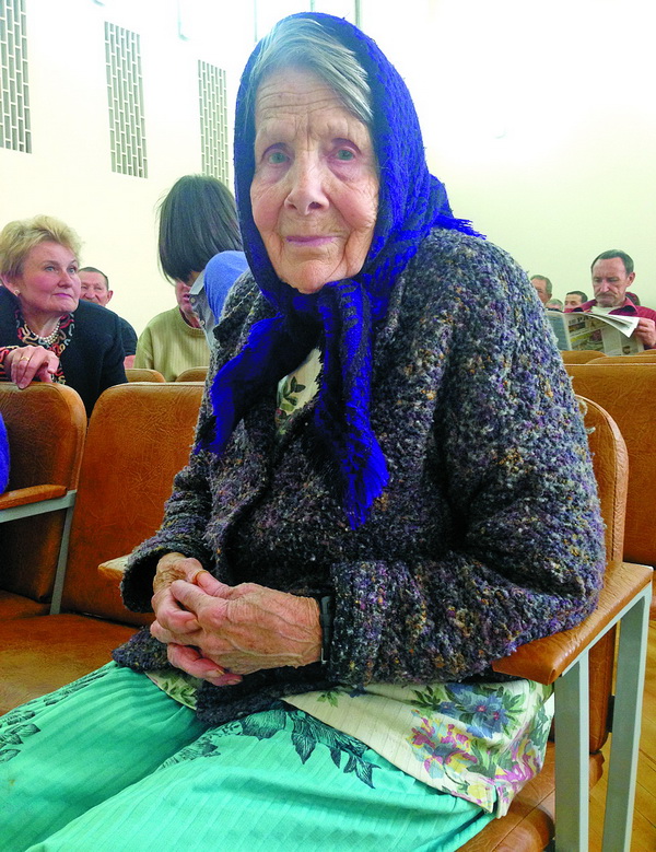 86-річна пані Броня у геріатричному пансіонаті лише рік.