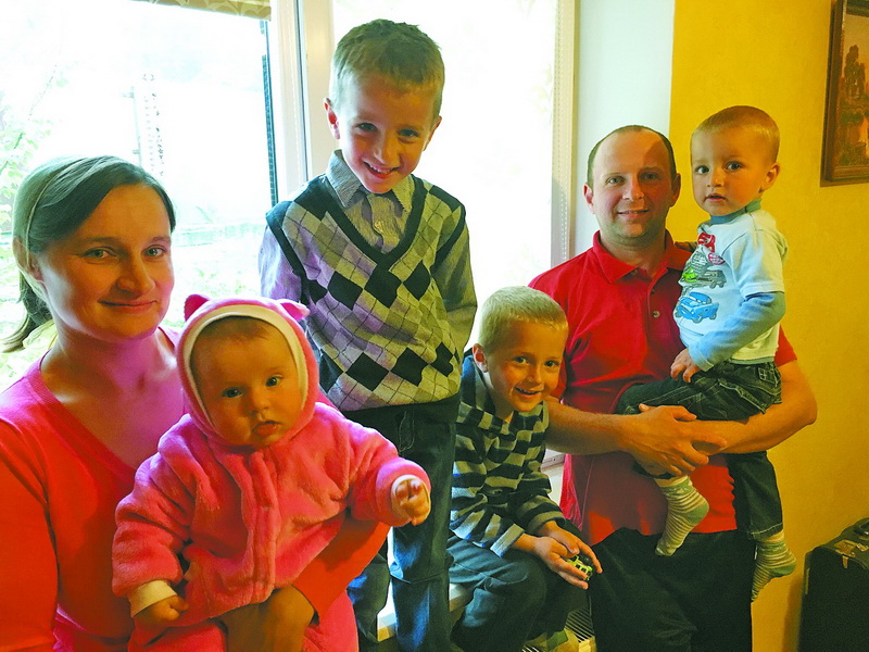 Подружжя Ситницьких виховує чотирьох діток та запевняє, що на здоров’я жодного разу не скаржилися.