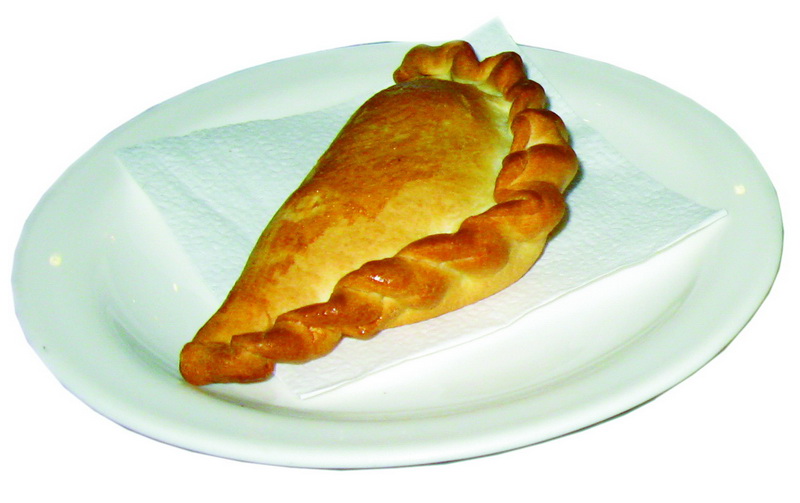 Головна “замануха” у караїмському національному ресторані - кибин, печений пиріжок із начинкою.