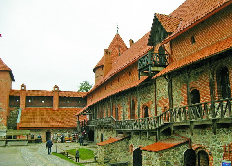 Реконструкція завершилася 1987 року. Тракайський замок знову став таким, яким був у XV столітті.