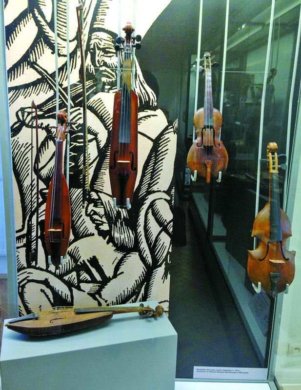 Раритети Музею народних інструментів – скрипки XVIII століття.