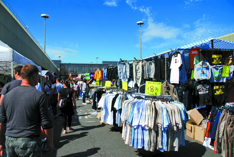 Дешевий одяг у Лондоні можна придбати на «мігрантському» ринку Воксхол.