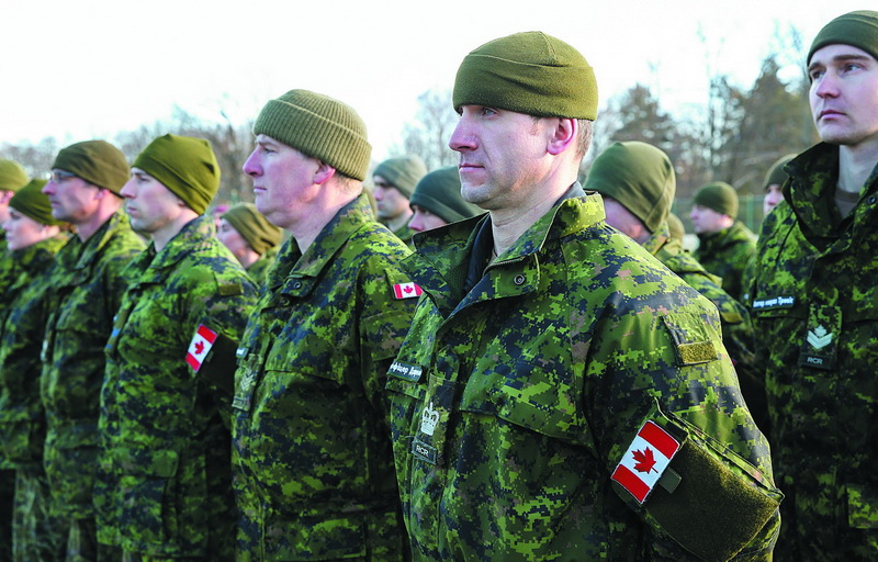 На Яворівському полігоні канадські військовослужбовці беруть участь у навчаннях.