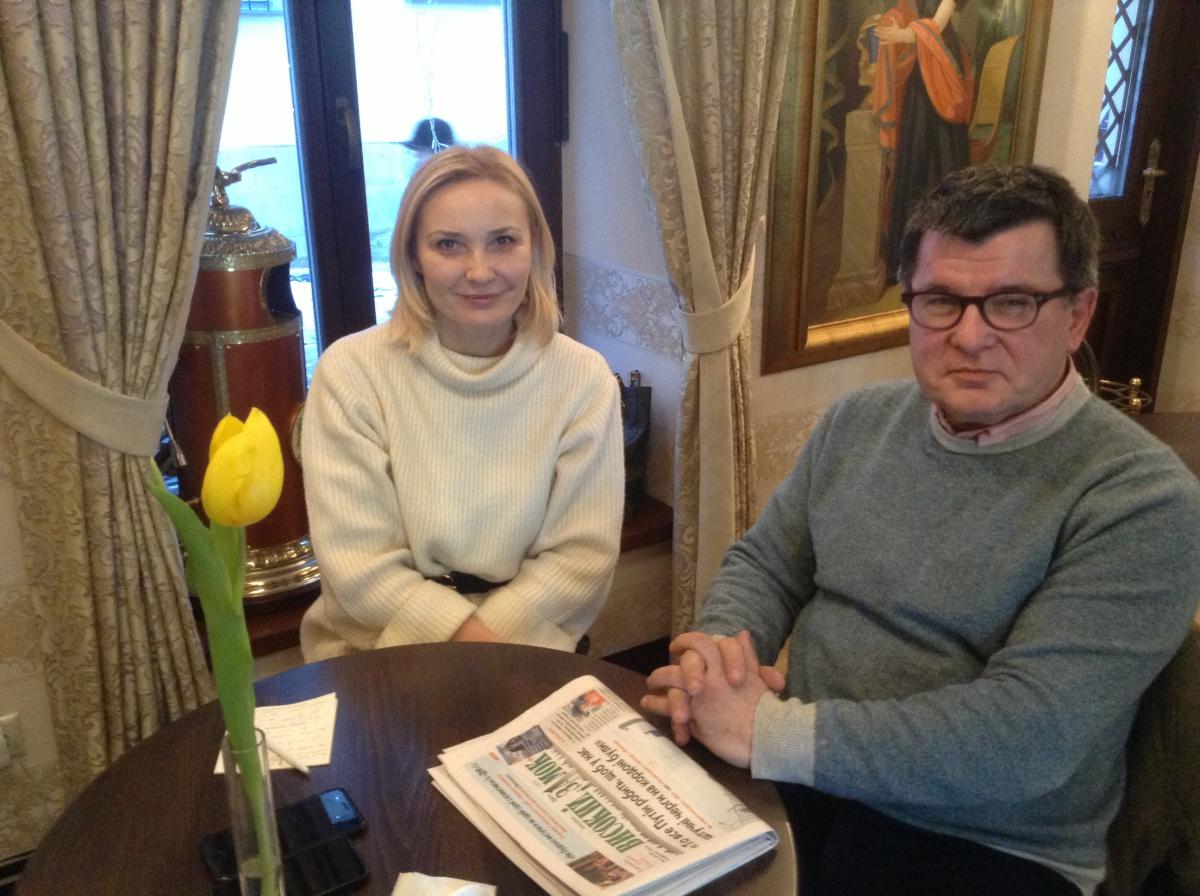 Наталія Балюк, головний редактор газети "Високий Замок" і Тарас Кузьо під час розмови