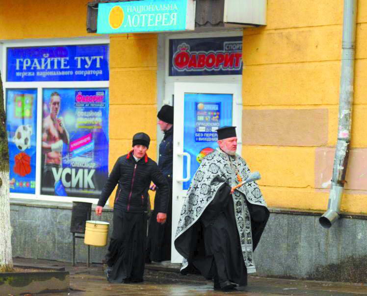 У Львові ігрові салони освячують навіть священики