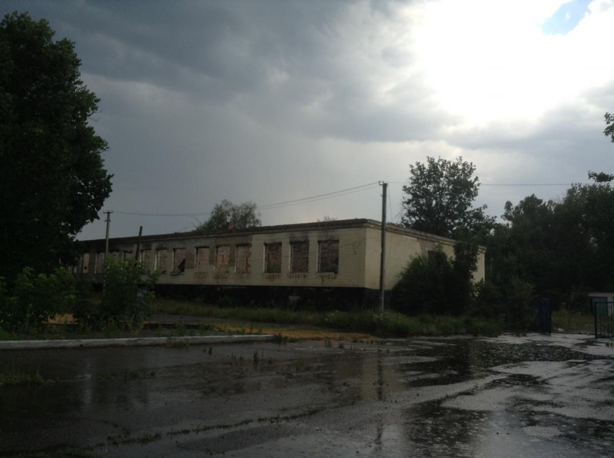 Зруйнована школа