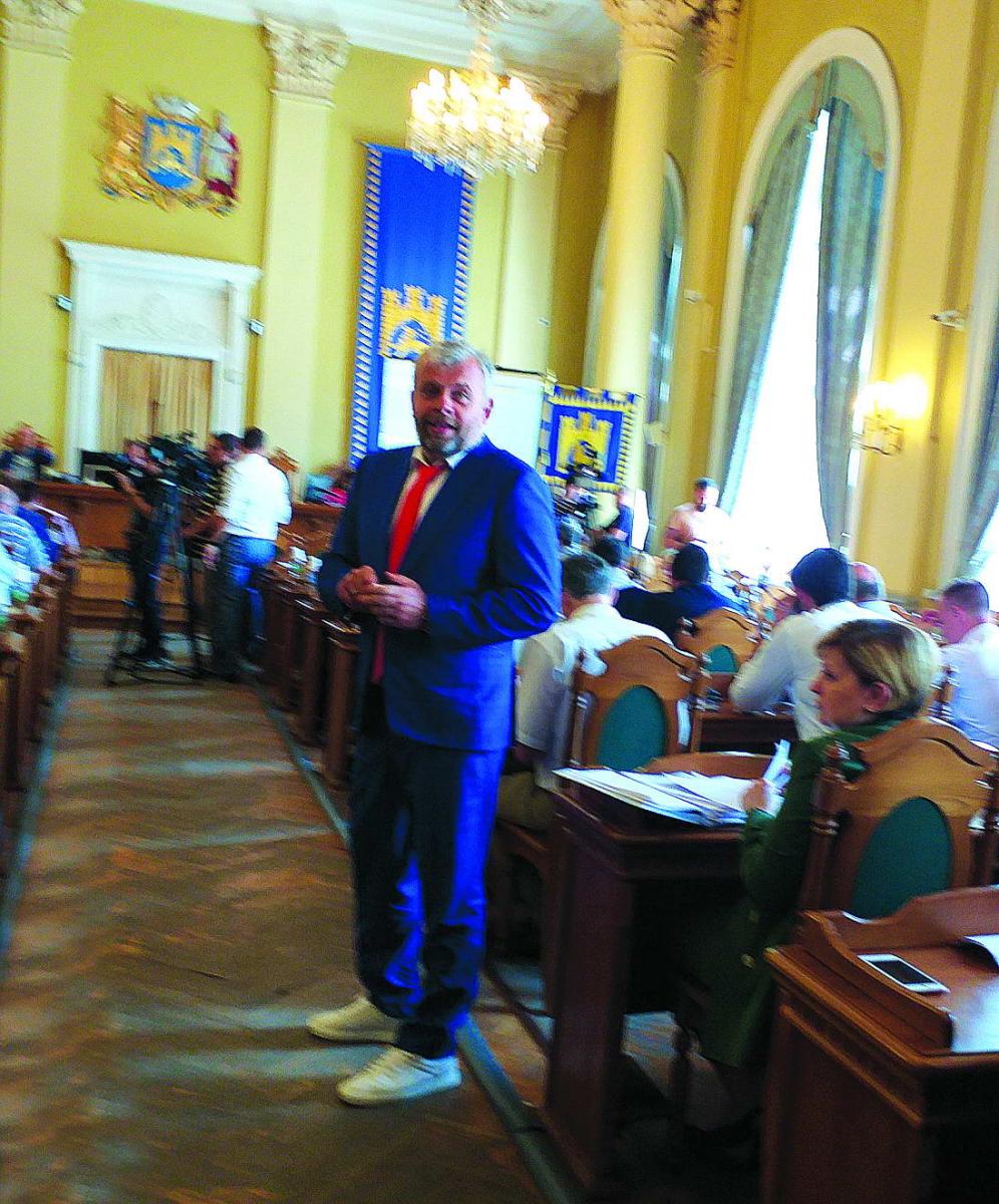 Григорій Козловський під час пленарного засідання сесії. Фото авторки