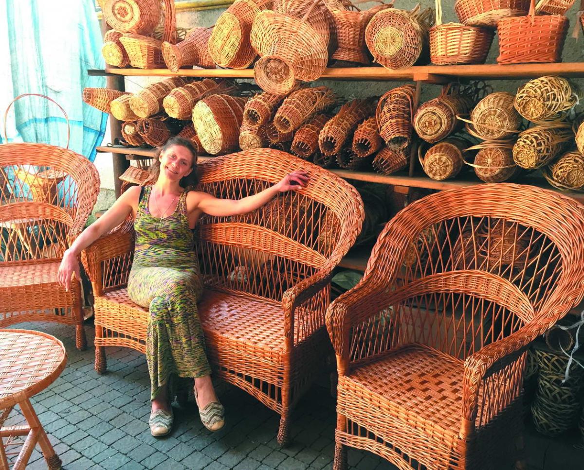Українська актриса Катерина Кістень вподобала собі комплект плетених меблів