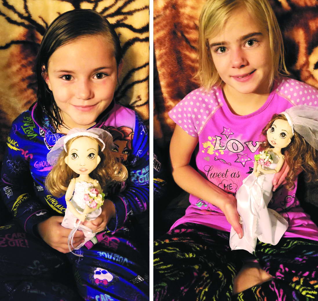 Емма та Елла тепер мають маму – кожна свою, дивовижну, лялькову.