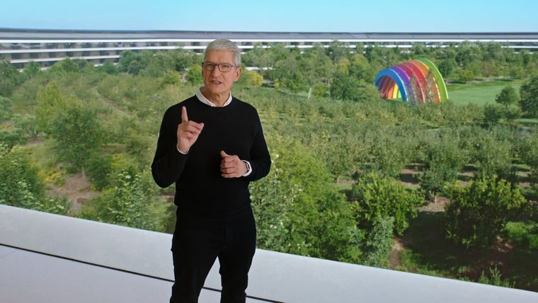 Керівник Apple Тім Кук під час презентації Apple Event у технологічному парку Apple Park, Каліфорнія, США, 15 вересня 2020 року. Фото: Apple / YouTube / скриншот із трансляції