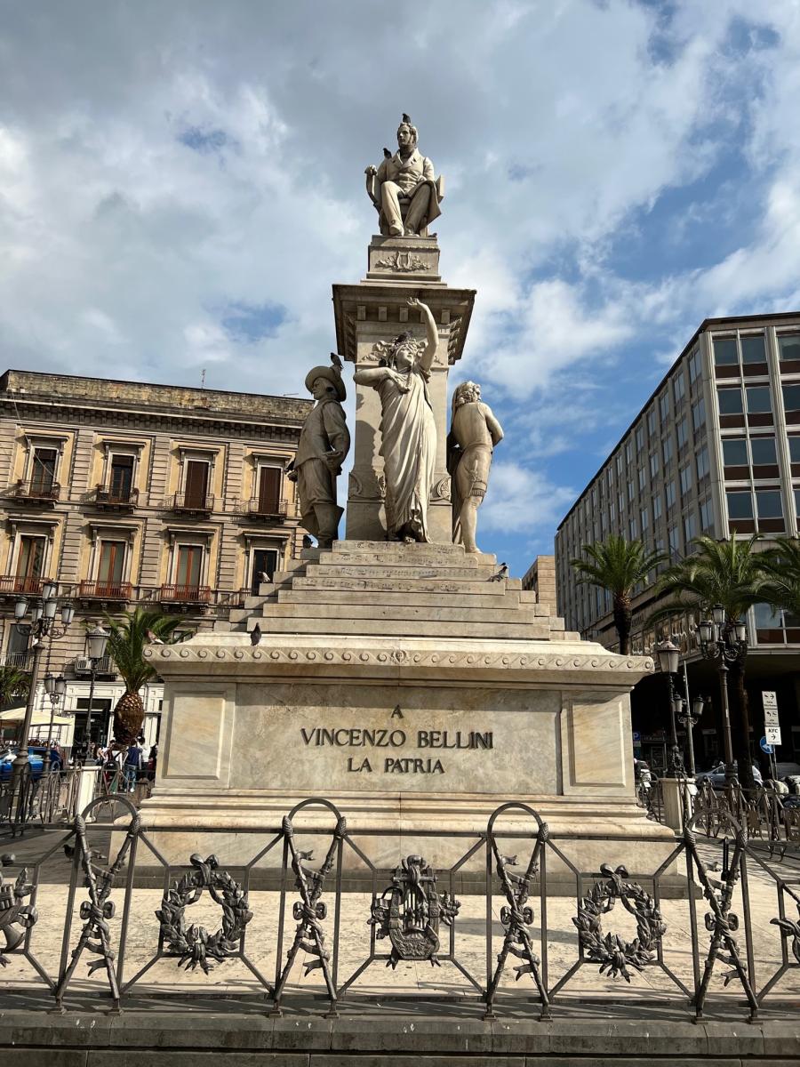 Пам'ятник композитору Вінченцо Белліні. Фото автора