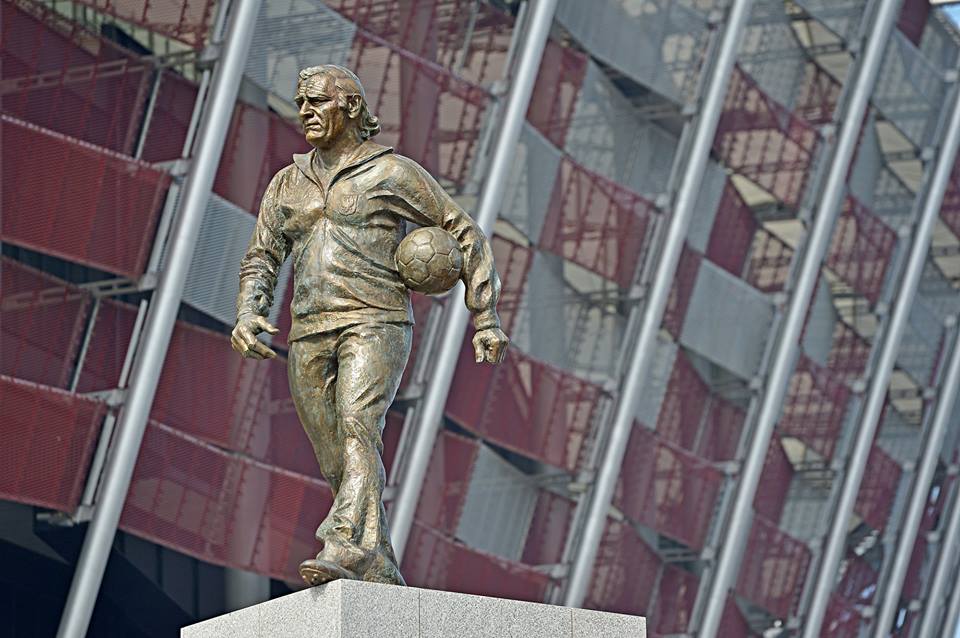 Пам'ятник Казімєжу Гурському встановили перед стадіоном Narodowy 2014 року. Фото niezlomni.com.