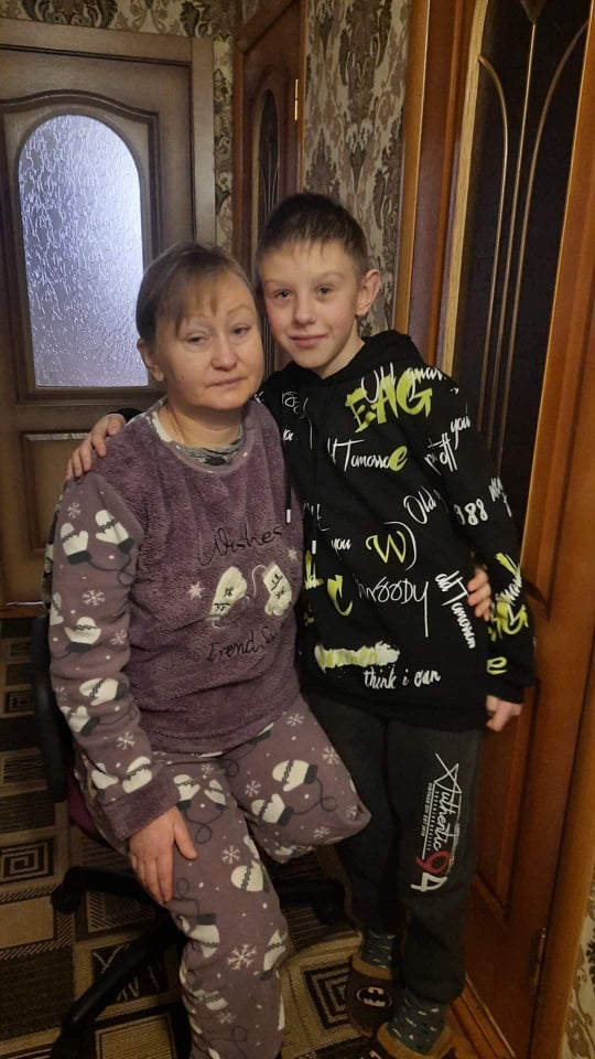 11-річний Ростик Галатюк з мамою. Хлопчик просить в Миколая здоров'я для мами та щоб в Україні закінчилась війна...