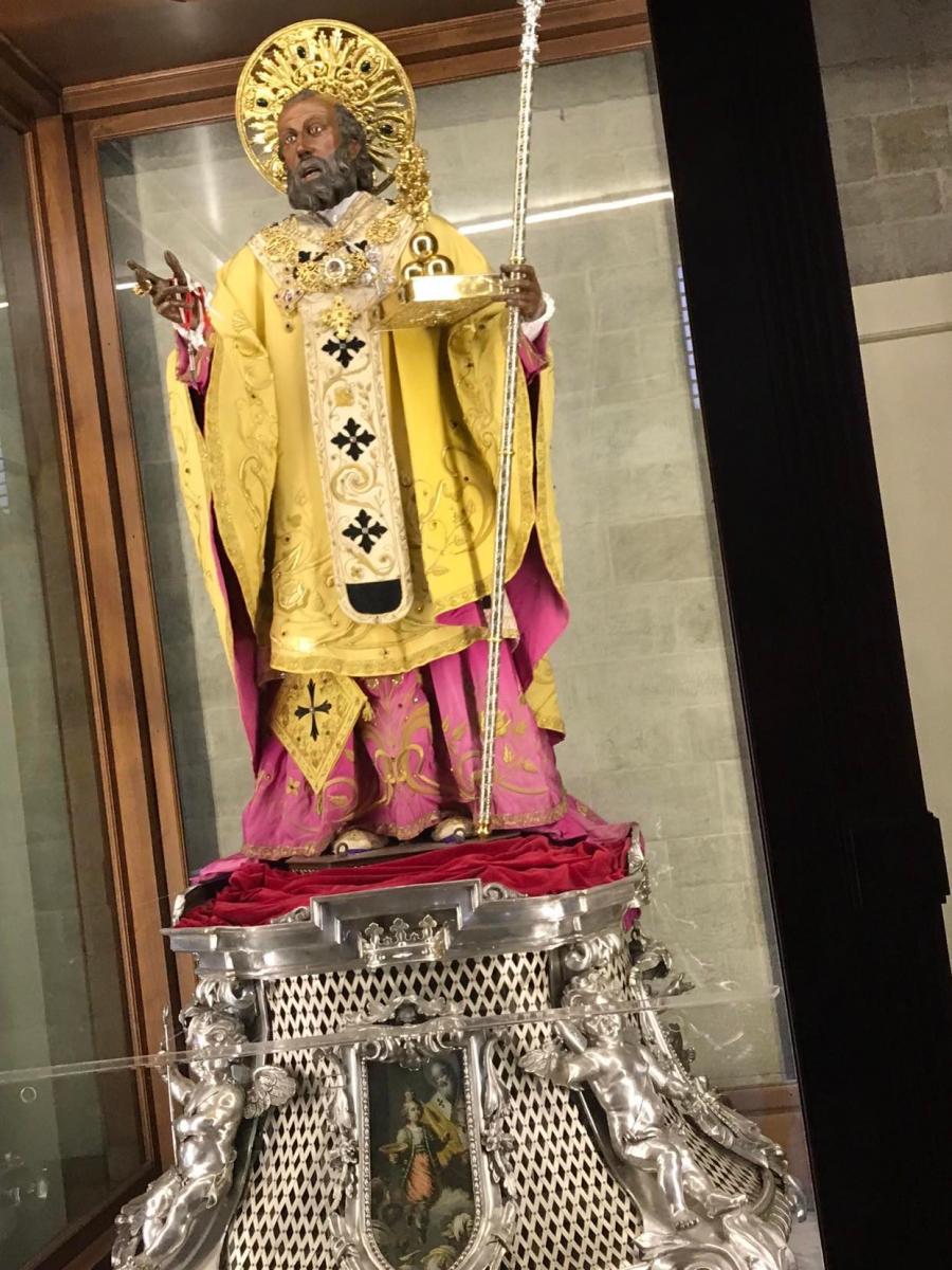 У базиліці є Святий Миколай з чистого срібла. Фото автора