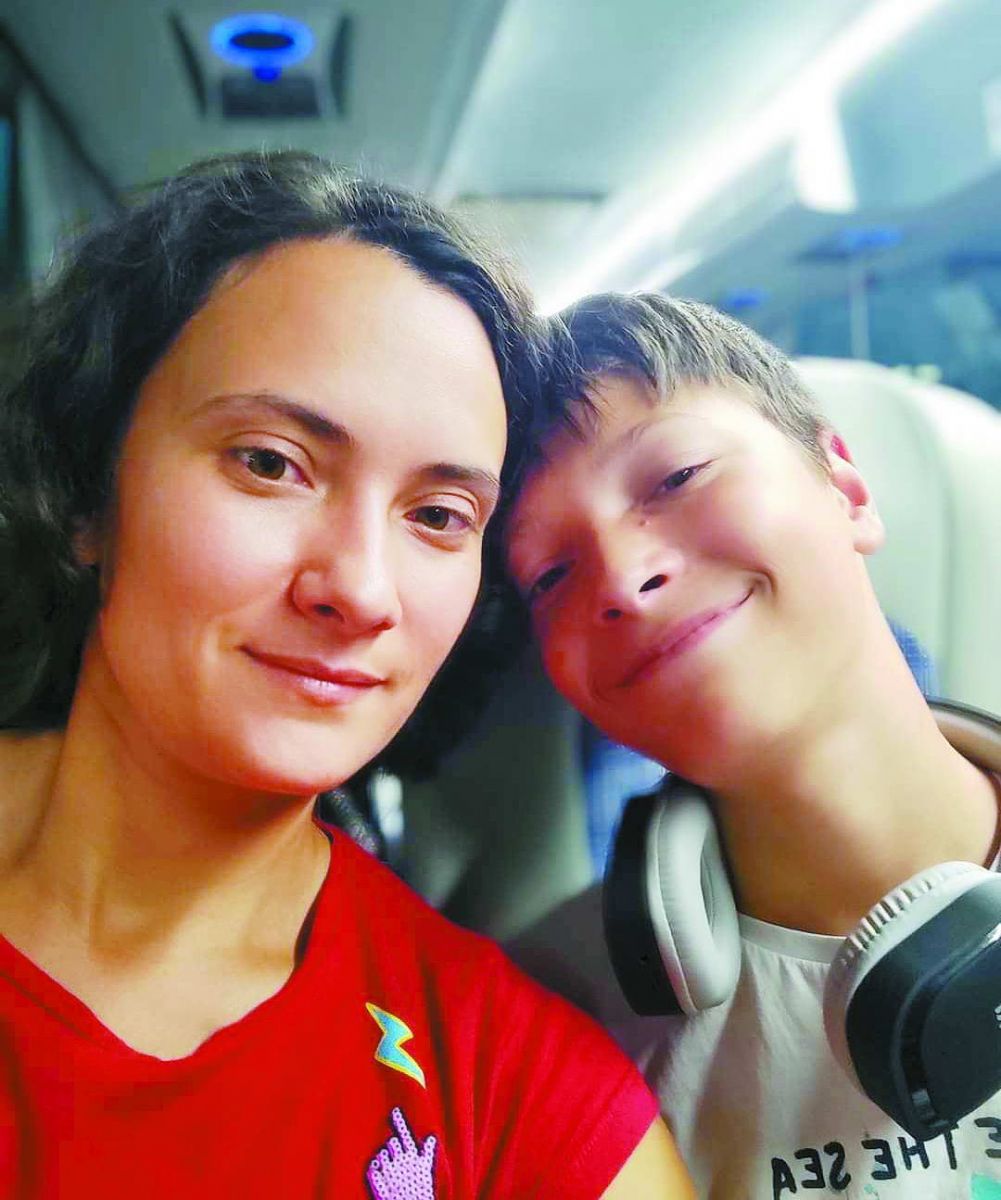 Анастасія Мельниченко з сином у дорозі.