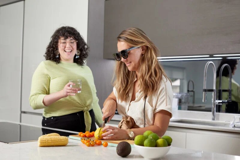"Із цією технологією глухі люди зможуть підтримувати розмову, готуючи вечерю або гуляючи з друзями". Фото petapixel.com