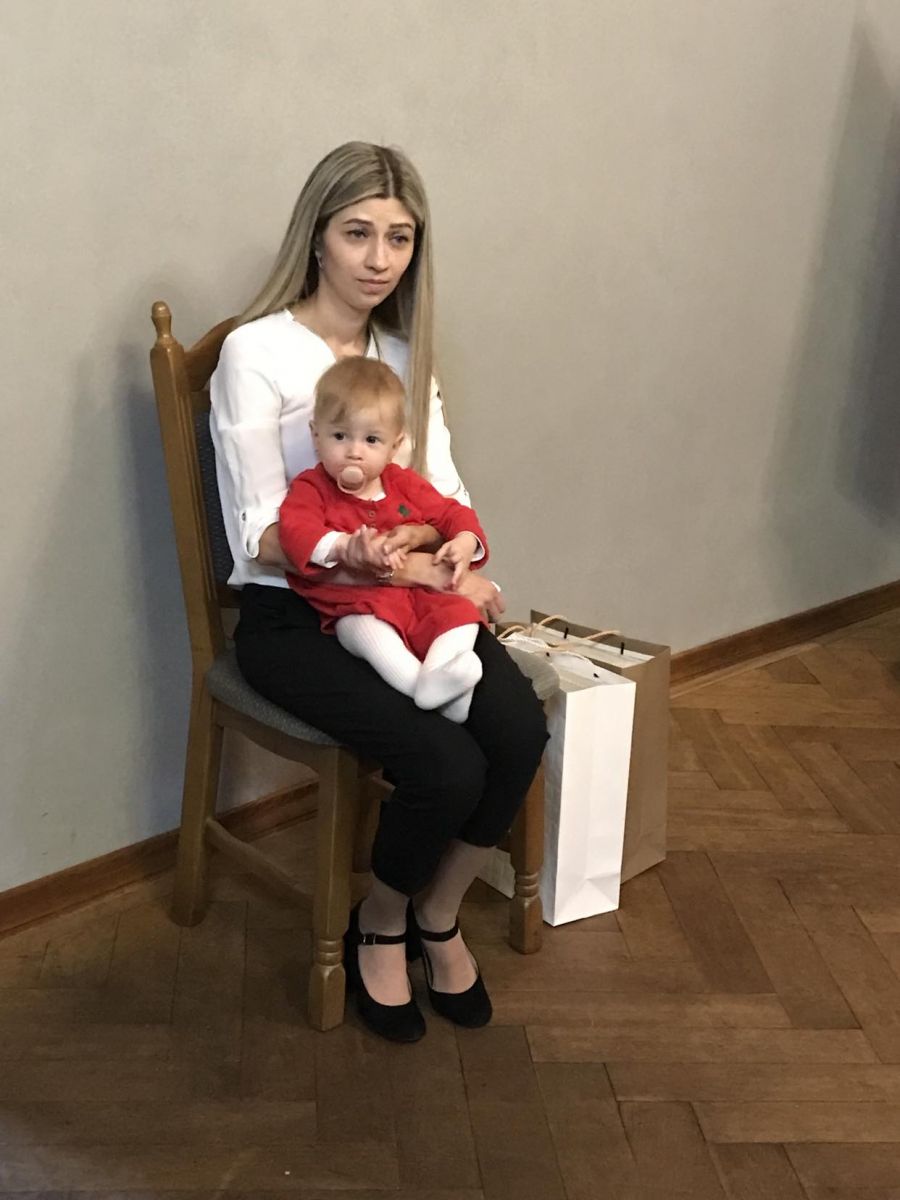Ірина Дебела-Кокотень прийшла на зустріч зі своєю третьою, найменшою, донечкою.