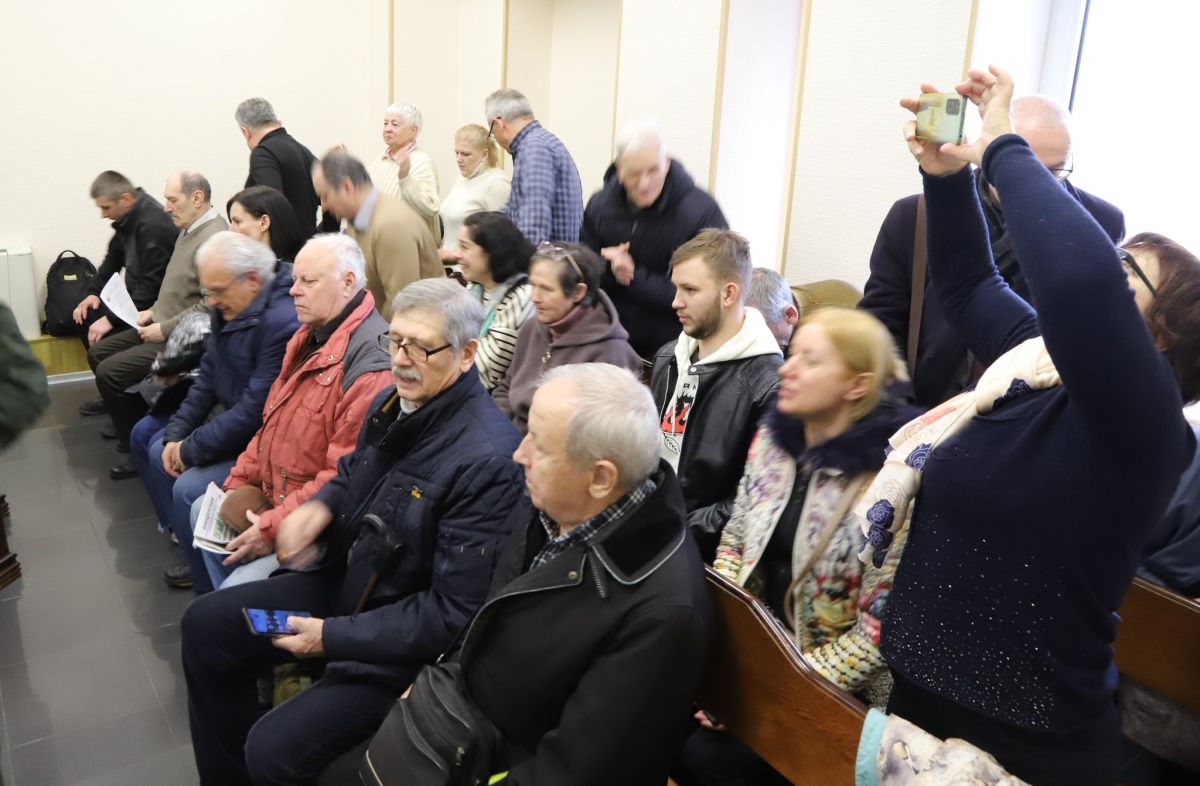 На судових засіданнях у справі «беркутівців» завжди присутні ті, які на Майдані постраждали від їхніх куль і кийків. Фото Олександра Тимошенка.