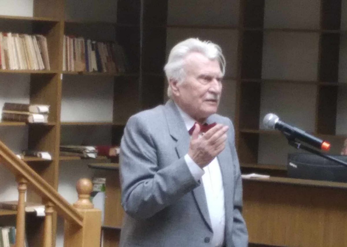 Святослав Максимчук під час презентації книжки «Аплодуйте акторам».