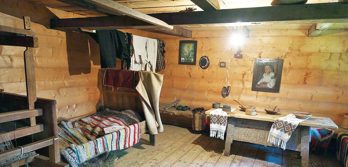 Дещо від знімань зберегли досі: ліжко, де любив відпочивати актор Іван Миколайчук, лави, селянський реманент.