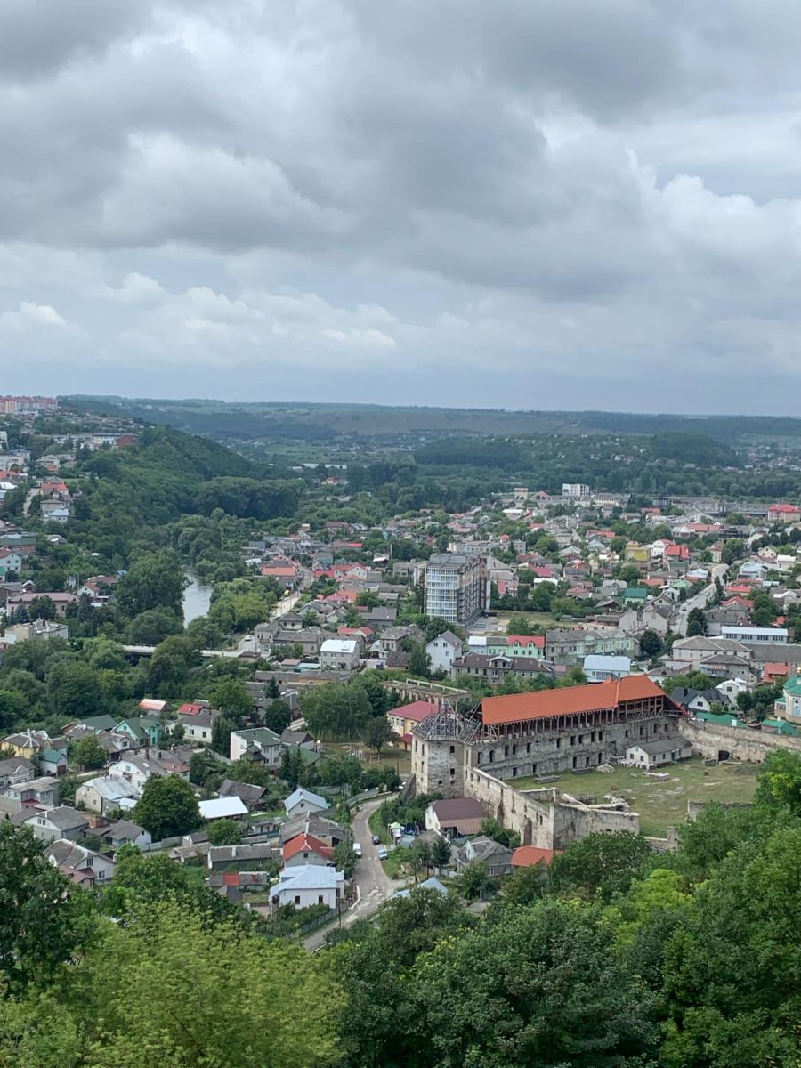 Панораму Чорткова можна побачити з ресторану «Панорама», який відкрили на горі.