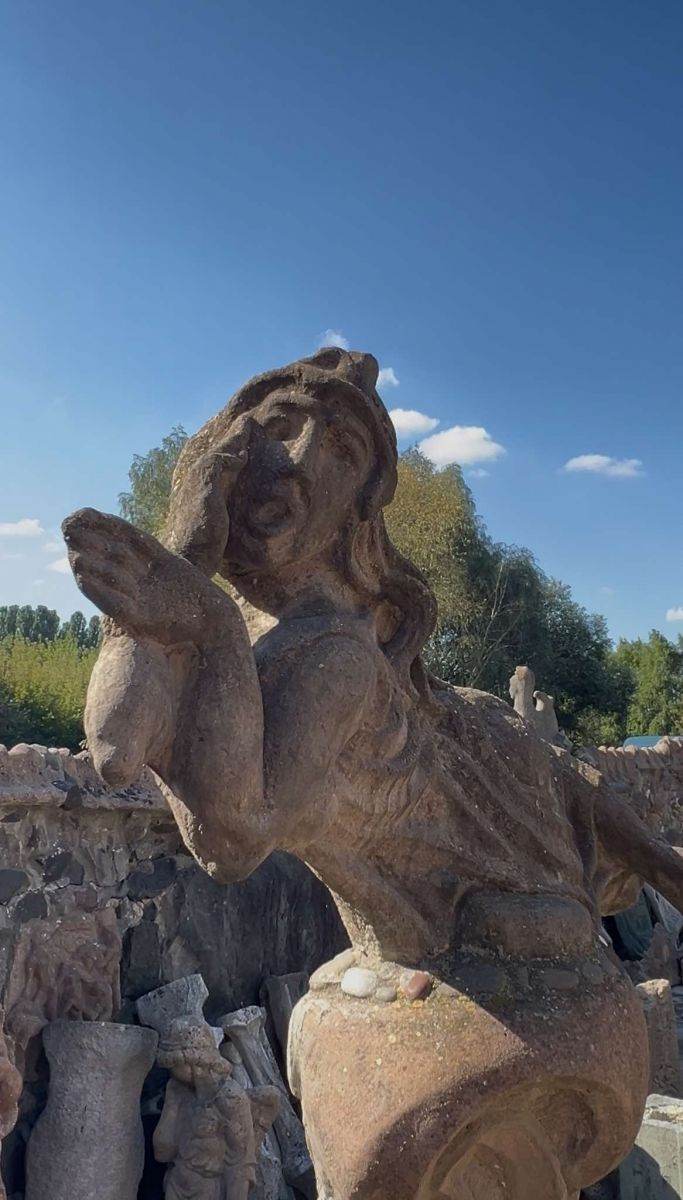 Кам'яний кликун у виконанні скульптора Голованя