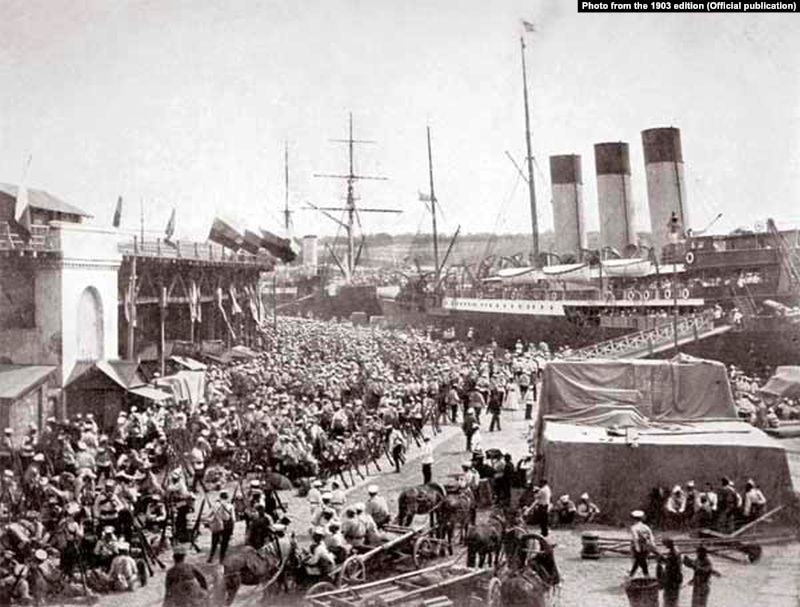 Посадка переселенців на пароплав «Херсон» у порту Одеси перед відправленням на Зелений Клин.
