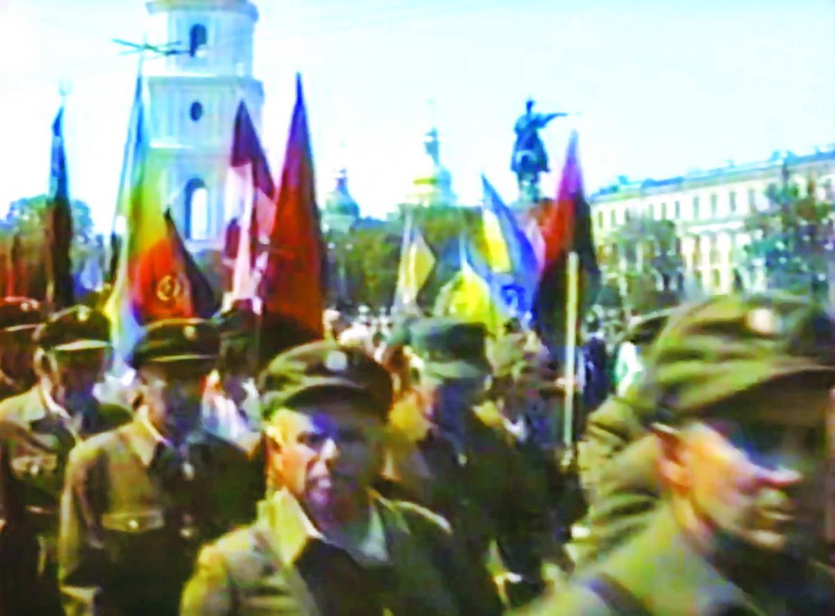 Серпень 1992-го. Парад ветеранів УПА у Києві.