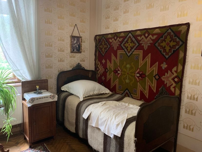 Ліжко, на якому в останні роки життя спав Франко