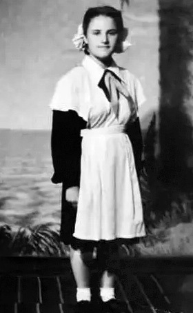 У дитинстві з доньки командира УПА виховували піонерку, комсомолку... Фото з альбому М. Трильовської