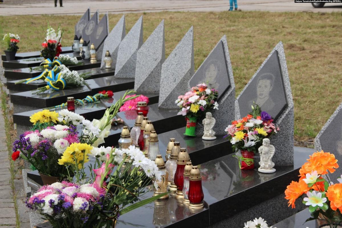 Пам’ятники жертвам Скнилівської трагедії