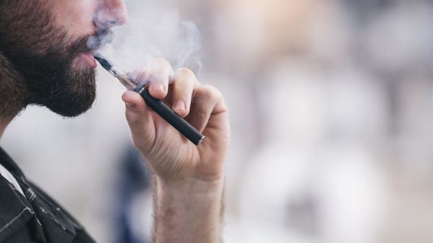 Курці електронних сигарет можуть отримувати дози нікотину такі ж, як і при курінні звичайних сигарет або навіть більші