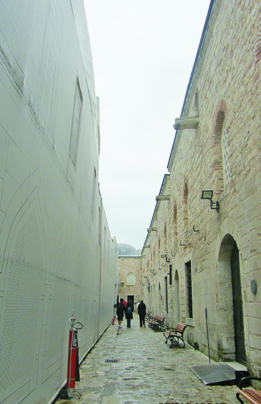 Ці мури пережили 25 султанів.