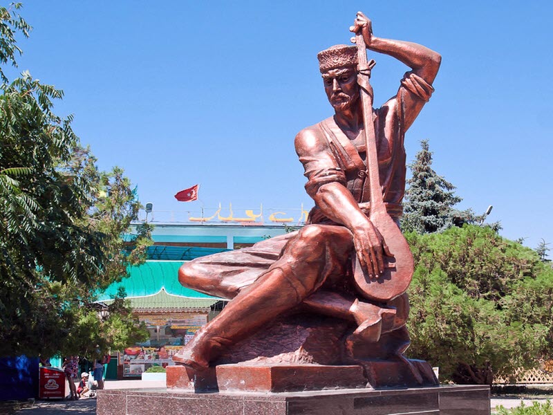 Пам'ятник Ашику Омеру в Євпаторії. Фото з відкритих джерел