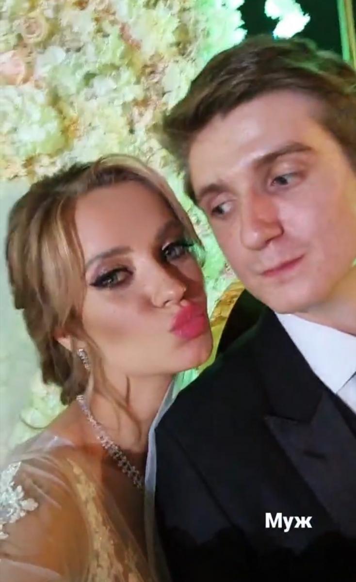 Молодята Богдан Марченко і його дружина Катерина