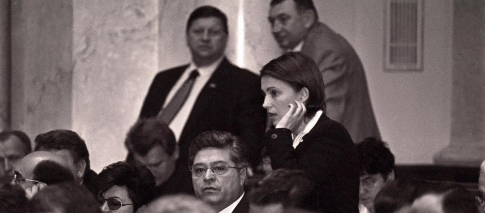 Павло Лазаренко та Юлія Тимошенко у парламенті, понад 20 років тому.