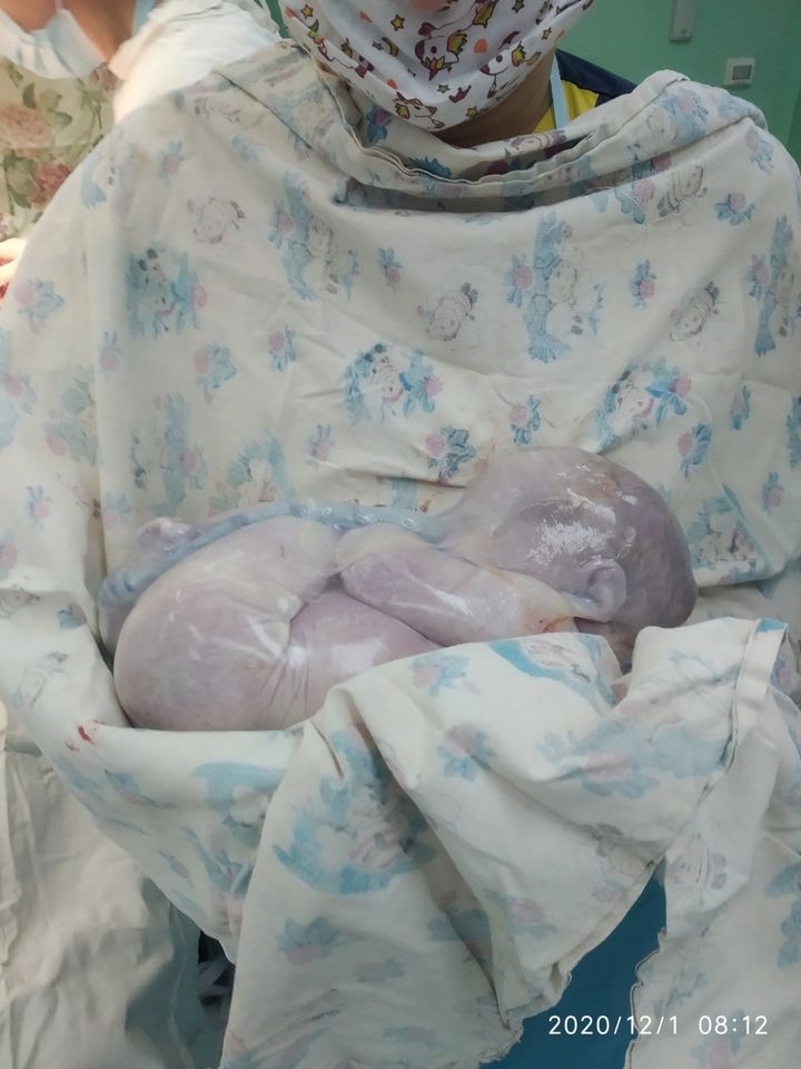 Це немовля, впевнені, буде щасливе! Фото Рівненського обласного перинатального центру