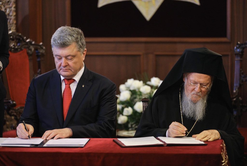 3 листопада 2018 року Петро Порошенко та Вселенський Патріарх Варфоломій підписали у Стамбулі Угоду про співпрацю та взаємодію між Україною та Вселенським Патріархатом