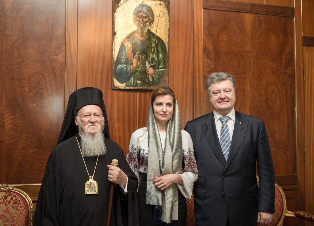 10 березня 2016 року Петро Порошенко у Стамбулі вперше особисто зустрівся із Патріархом Варфоломієм та обговорив створення єдиної помісної православної церкви, яку прагне і чекає український народ