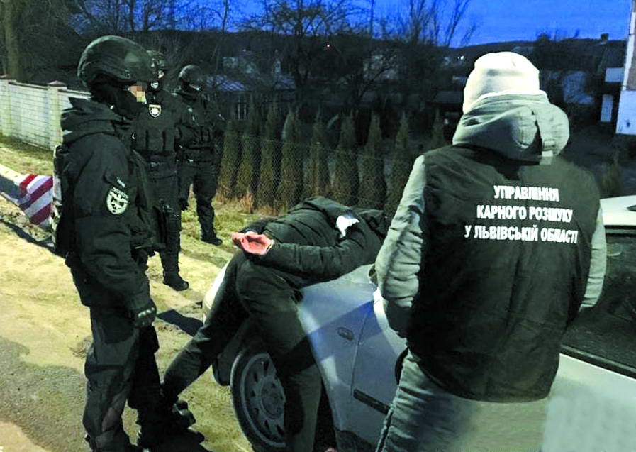 Двох учасників злочинної банди затримали 24 березня під час чергового пограбування. Фото прокуратури у Львівській області