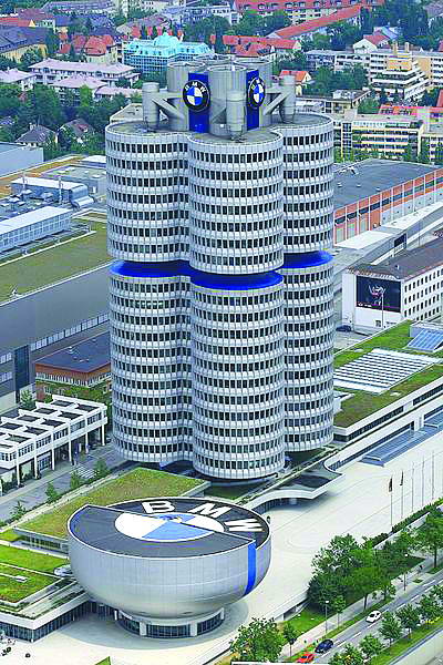 Штаб-квартира BMW у Мюнхені. Головні акціонери знаменитого автоконцерну очолюють список найбагатших німців. Фото Wikimedia