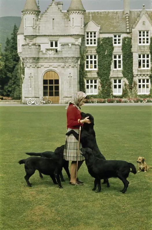 Шотландський замок Балморал був улюбленою резиденцією матері Чарльза ІІІ, королеви Єлизавети II, яка майже щороку проводила там літо. Фото Х.